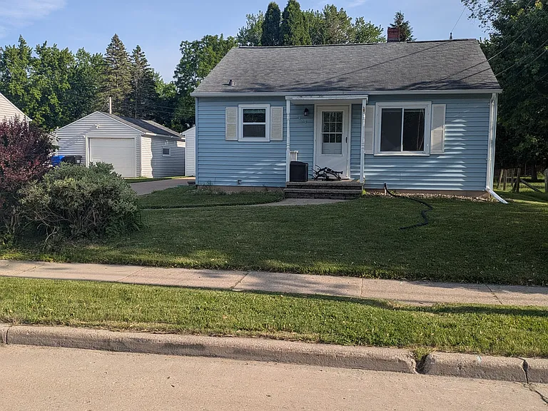 1443 E Pauline St — Photo 1