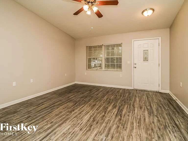 31111 Oakmont Ave — Photo 4