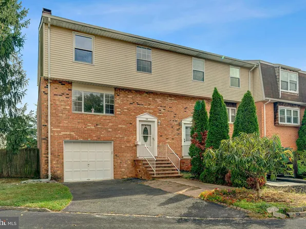 28 Featherbed Ct, Lawrence Township, NJ 08648