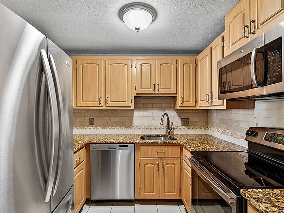 5th image of 35 Hazen Rd APT F6