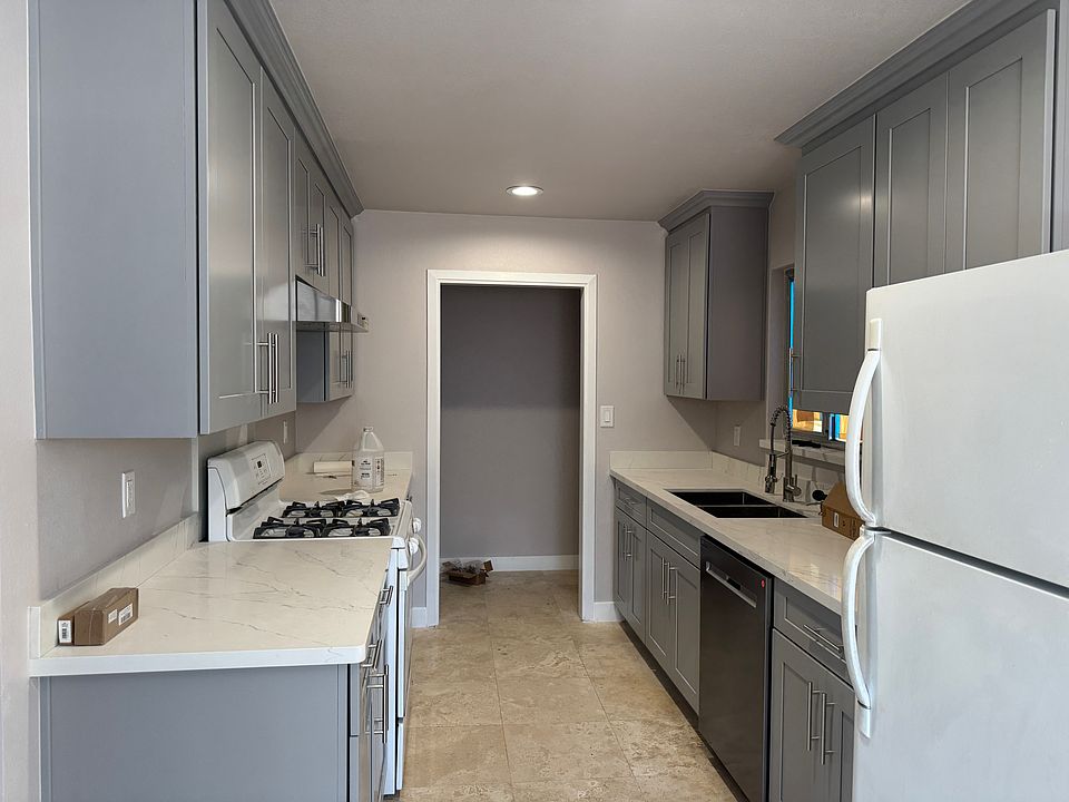 1st image of 1579 Willowdale Dr