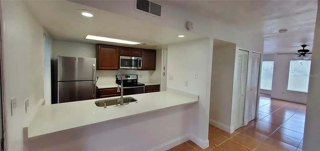 2 bed, 1.5 bath, 1174 sqft, $1,600 — Photo 4