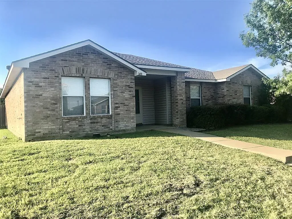 3 bed, 1630 sqft, $2,035 — Photo 3