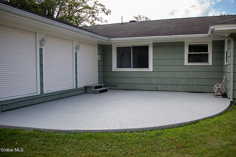 5th image of 44 Meadowview Road Road