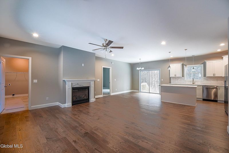 4th image of 18 Wolfe Road