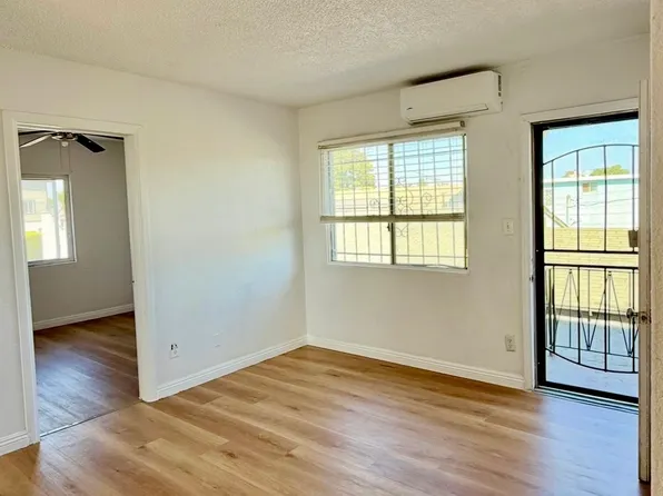 124 W 95th St, Los Angeles, CA