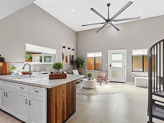 3rd image of 1018 Ovejas Ave #B
