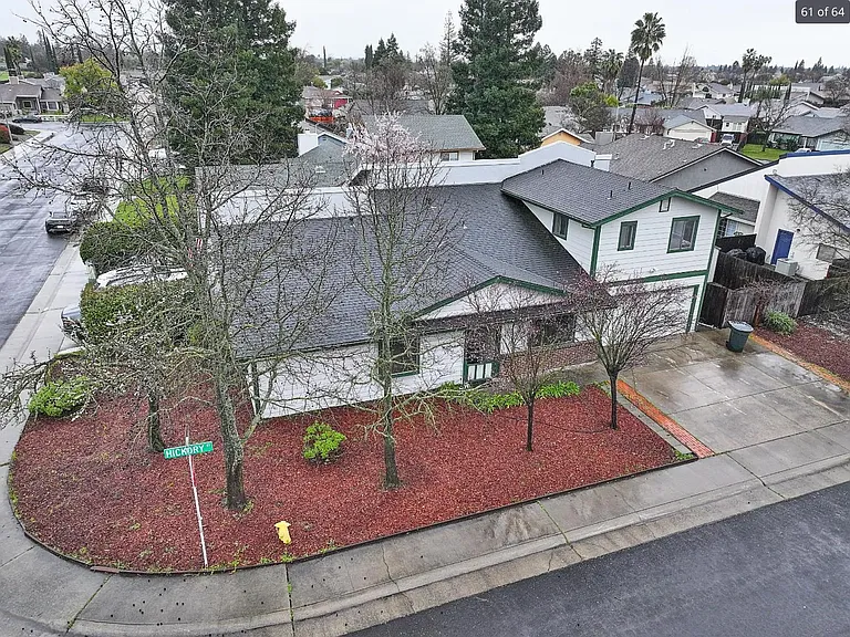 1460 Hickory St — Photo 3