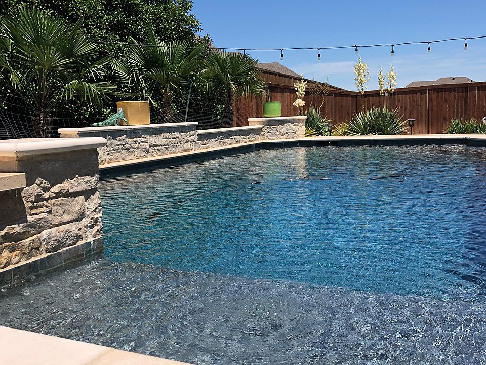 Heated Salt water pool & spa