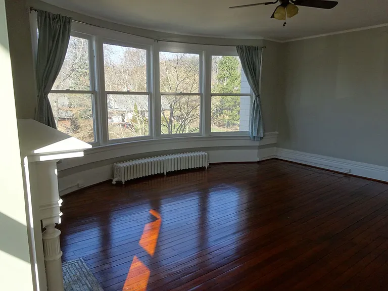 220 Graham St — Photo 10
