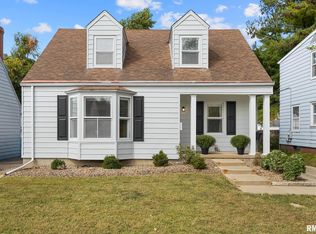 1127 E Fairoaks Ave, Peoria, IL