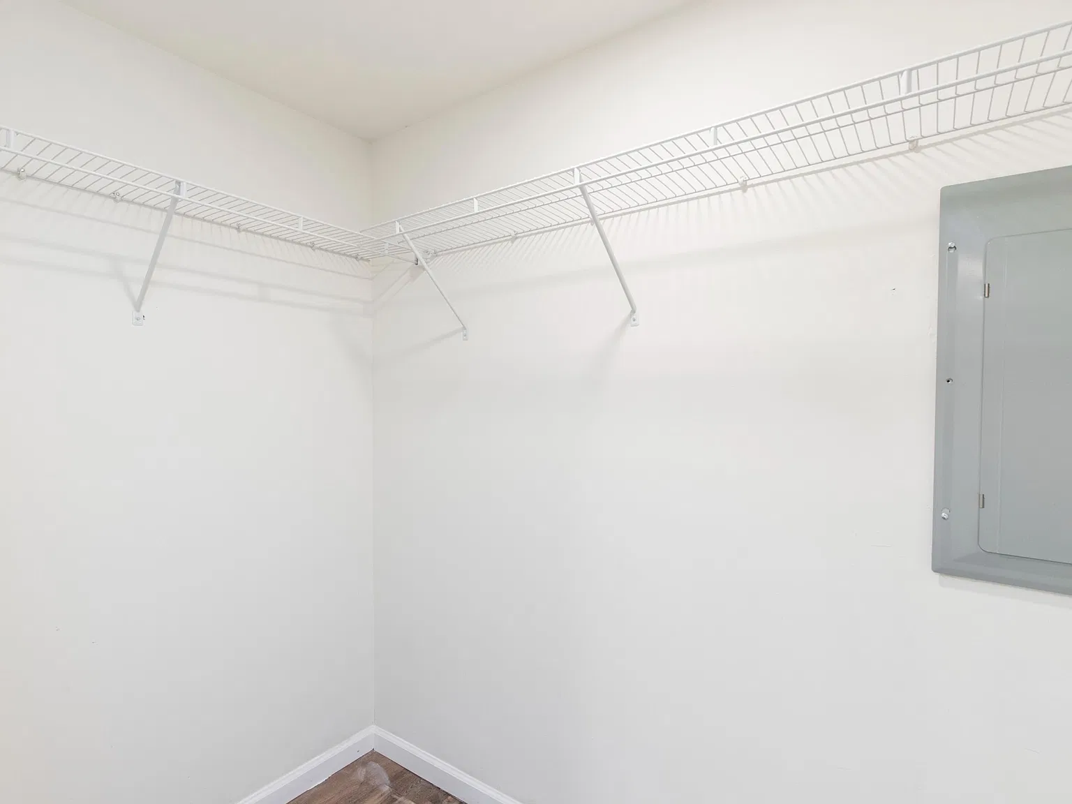 1 bed, 1.5 bath, 690 sqft, $1,290 — Photo 1