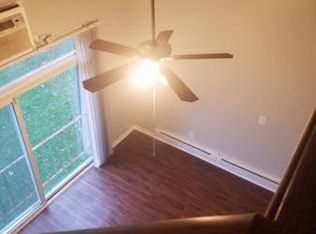 115 Walnut Dr APT 220D, Saint Charles, IL 60174