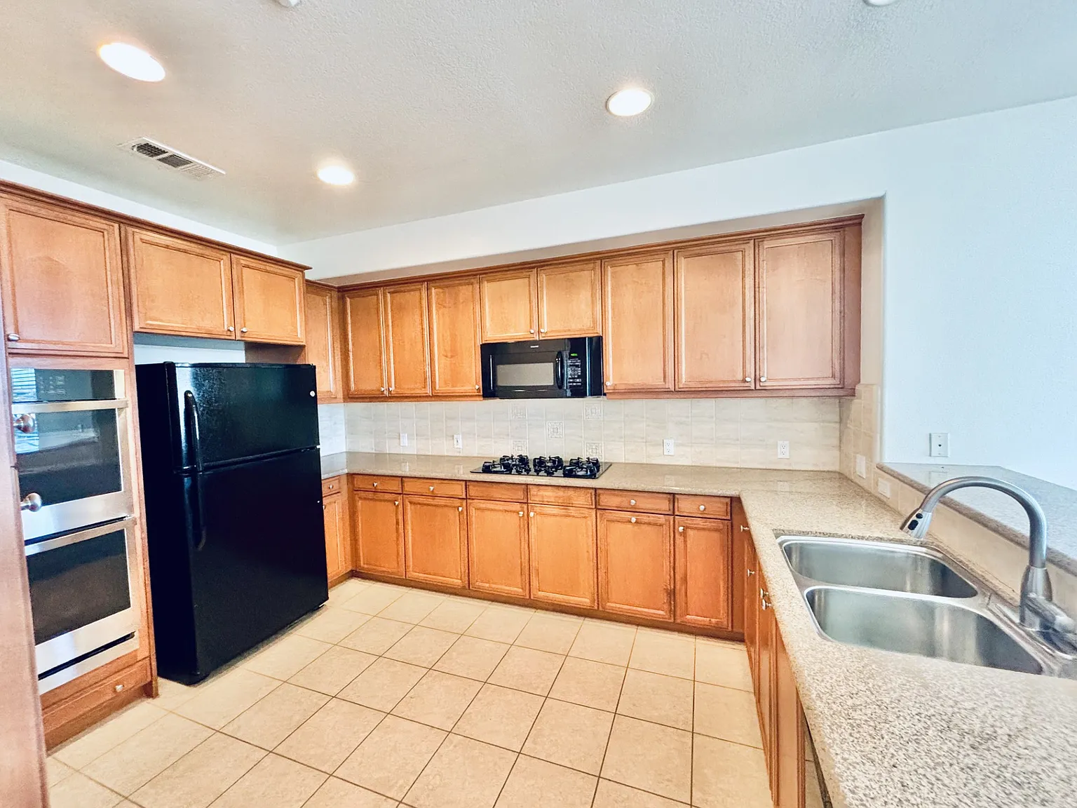 2 bed, 1154 sqft, $3,099 — Photo 2