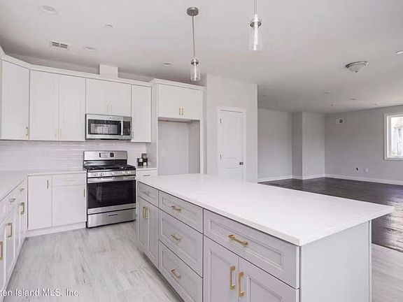4th image of 25 Goff Ave #1