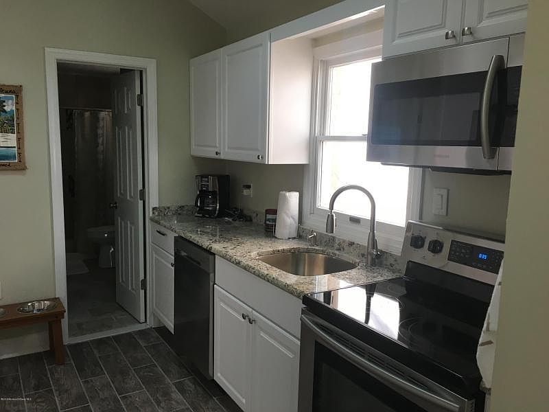 1st image of 124 Lincoln Ave APT 3
