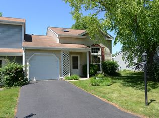 666 Yale Ln, Island Lake, IL 60042