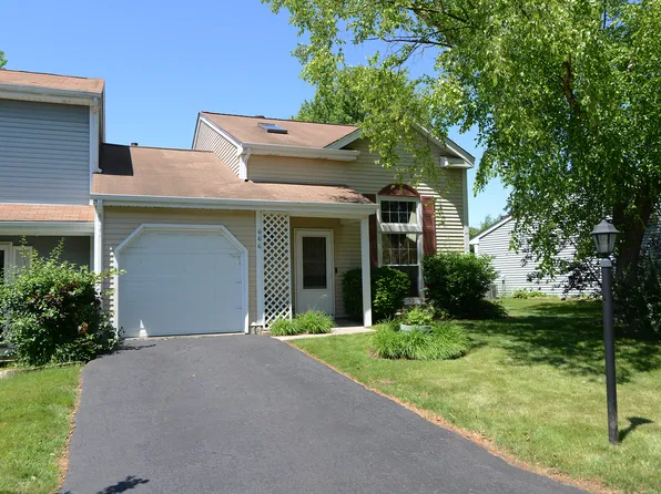 666 Yale Ln, Island Lake, IL 60042