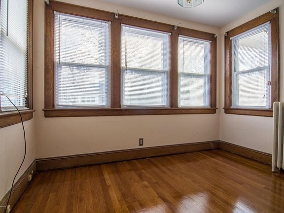 4th image of 254 Oakwood Ave