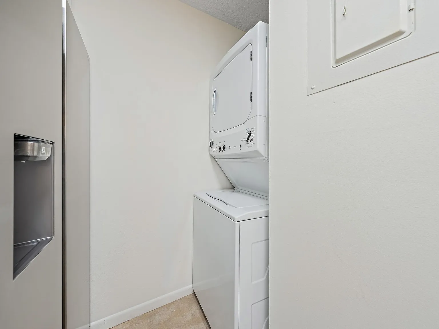 2 bed, 2.0 bath, 1000 sqft, $2,300 — Photo 3