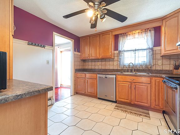 4th image of 3 Blue Bird Road