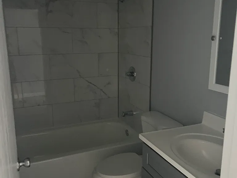 Holly Brook Apartments — Photo 11