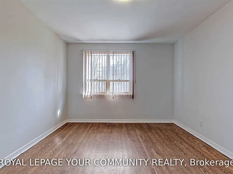 79 Patricia Ave #MAIN LEVEL — Photo 26