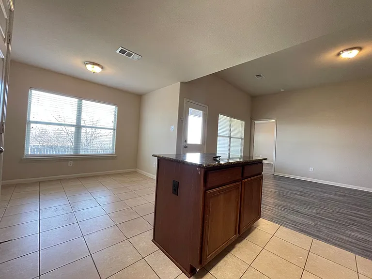 207 Dodge City Trl — Photo 14