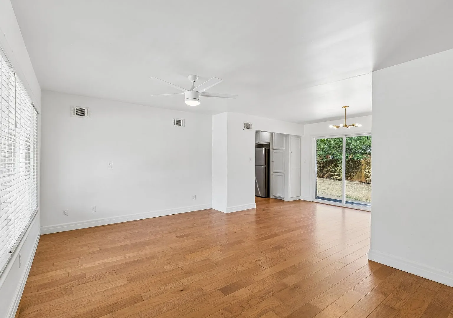 2305 Barclay Rd — Photo 3