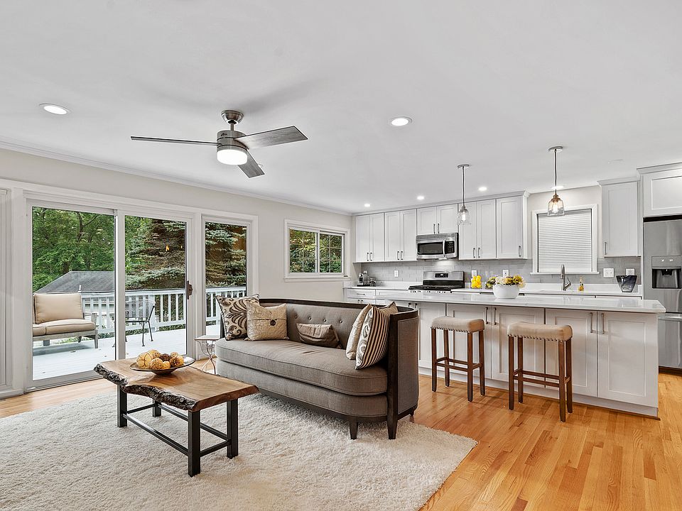 1st image of 3707 Moss Dr