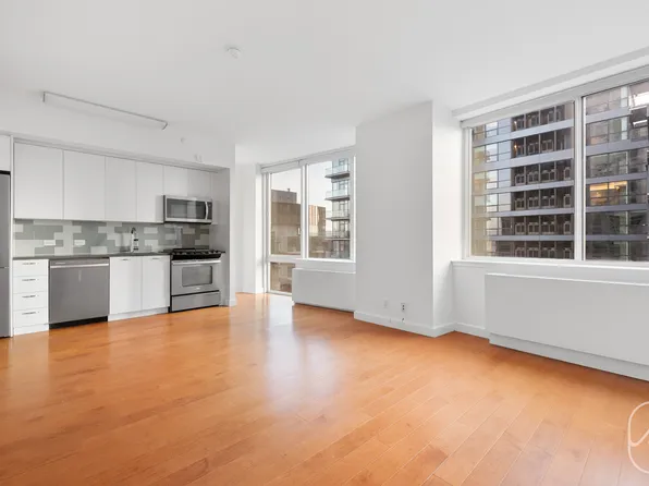 80 Dekalb Avenue image 1 of 21