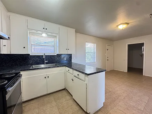 2205 Farr St Photo 1