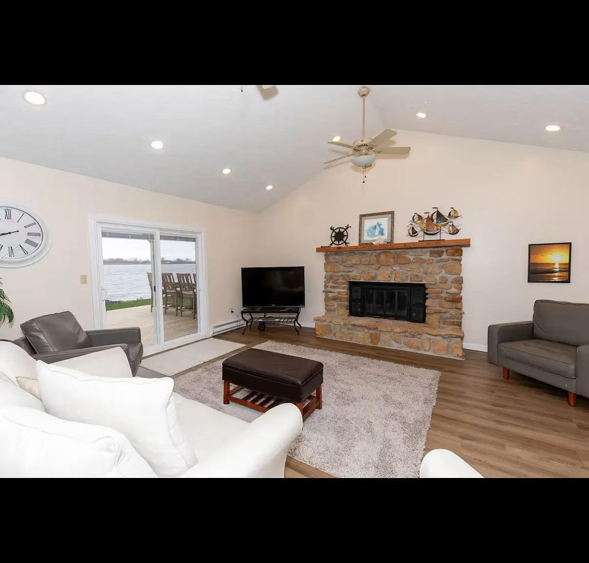 1211 Cedar Point Rd — Photo 2