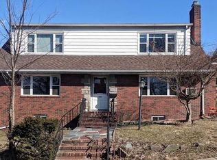 555 Oakdene Ave, Ridgefield, NJ 07657