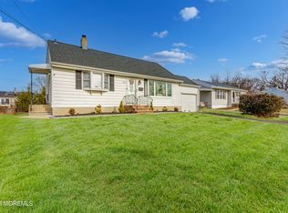 9 Parkview Drive, Hazlet, NJ 07730