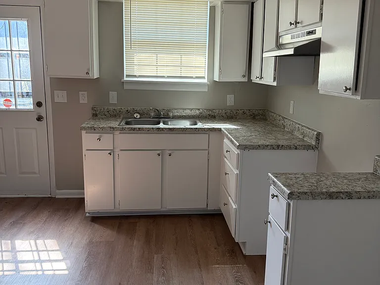 3300 Moonlight Dr #3300 — Photo 3