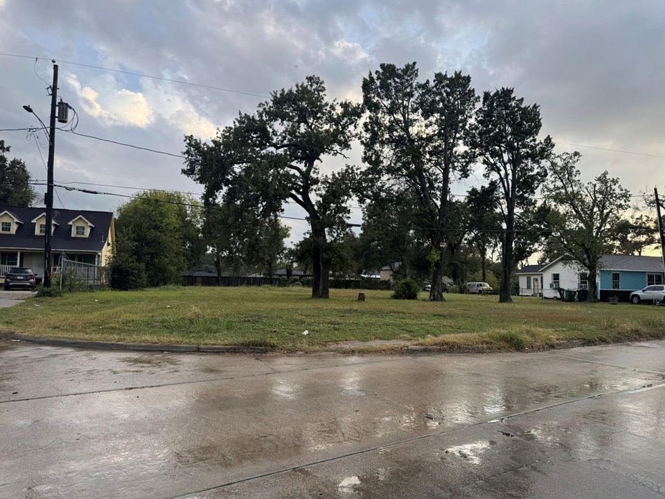 2nd image of 6714/0 E Crosstimbers Landor St