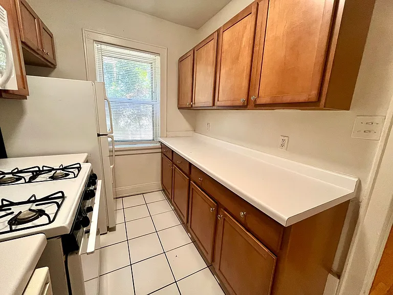 1806 E Kenmore Pl — Photo 10