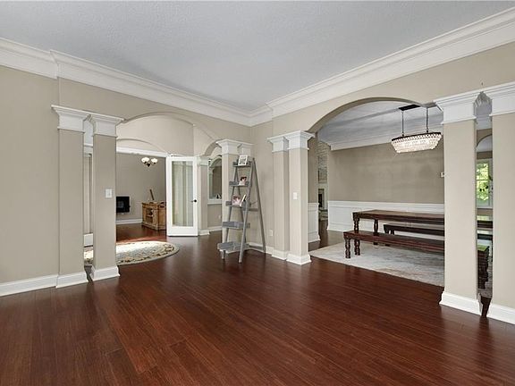 4th image of 1481 Barclay Blvd