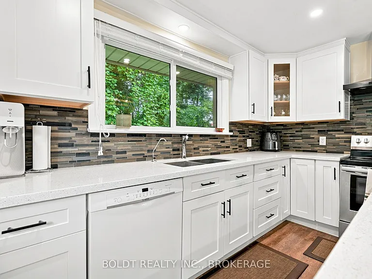 8166 Thorold Stone Rd — Photo 8