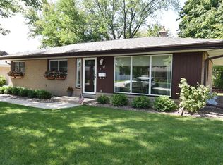 5427 Moorehead Ln, Greendale, WI 53129