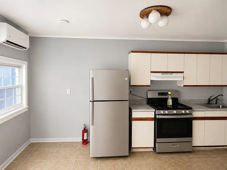 6126 Jackson St #4 — Photo 2