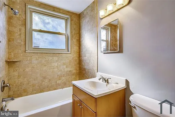 2838 Hartford St SE #201 — Photo 2