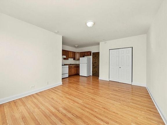 4th image of 2600-1 N Kimball Ave #208