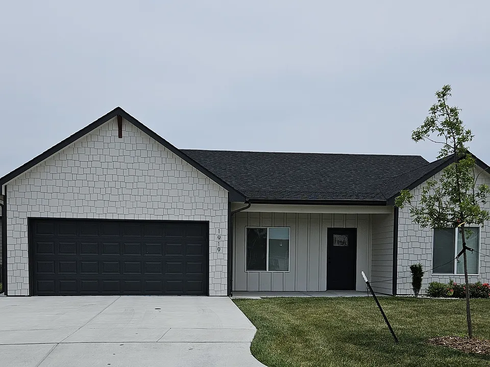 1919 E Sutton Ct
