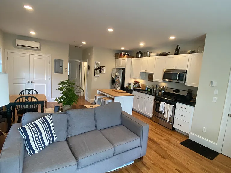 340 Gallivan Blvd #1 — Photo 8