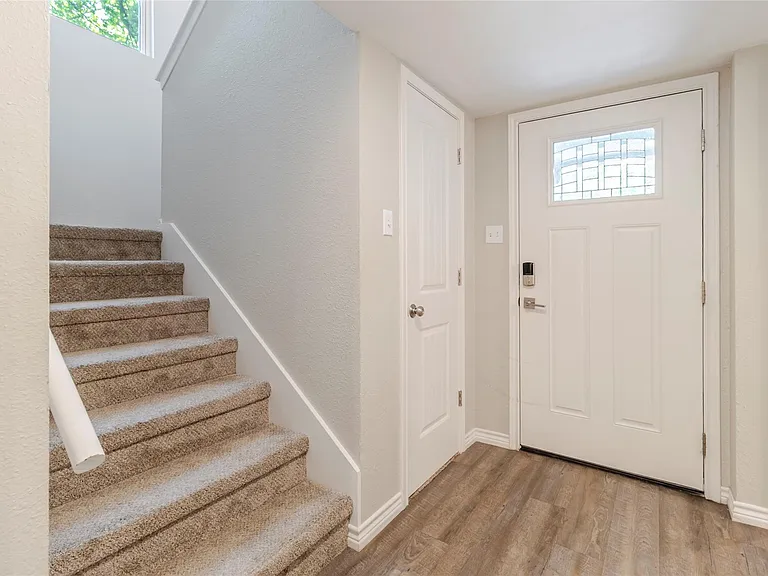 6915 Ten Oaks Cir — Photo 17