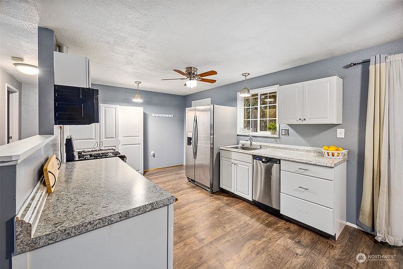 4th image of 21843 Crest Lane SE