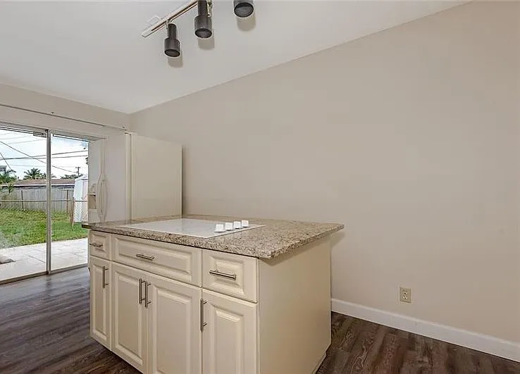 3 bed, 1522 sqft, $3,200 — Photo 3