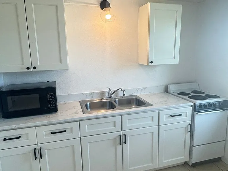 Summerwood Apartments — Photo 2